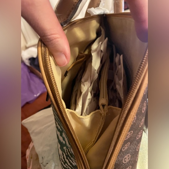 Giani Bernini Holiday Bears Purse - Picture 4 of 12